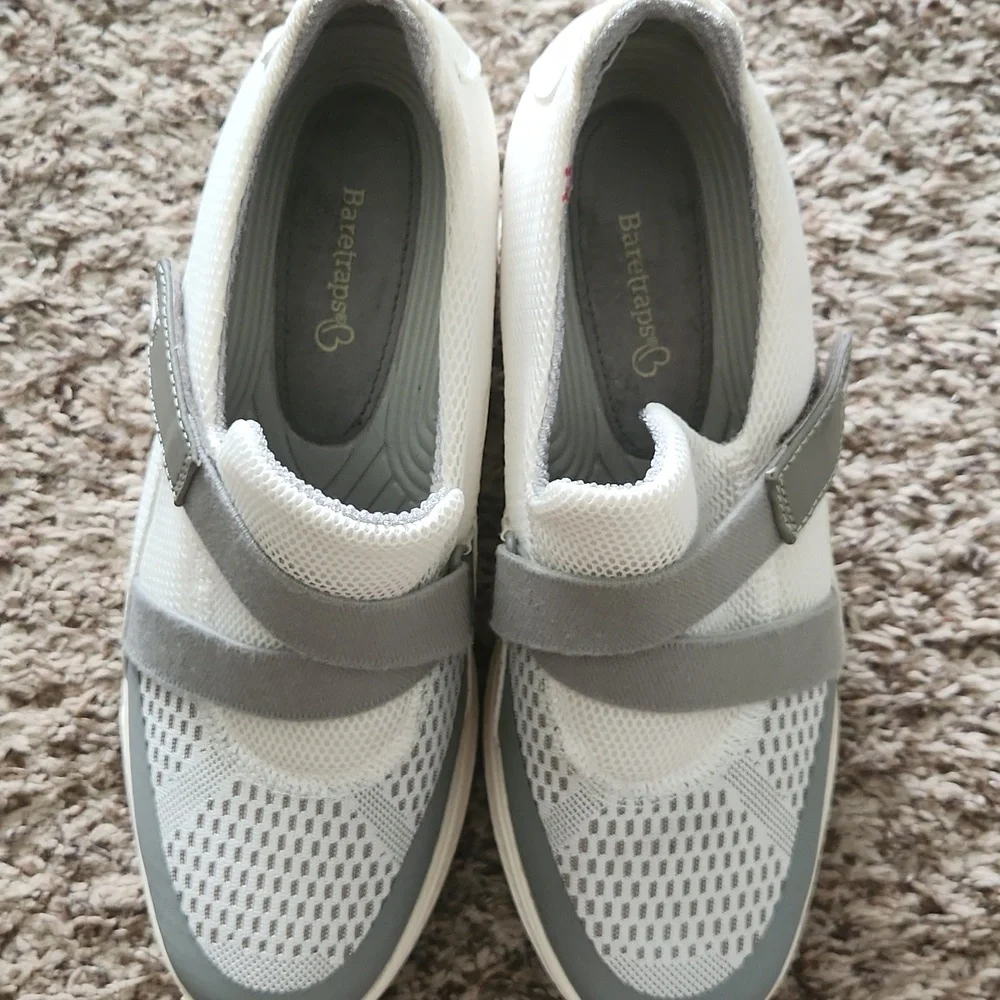 Baretraps Johanna 9M Women's Slip-On Wedge Sneakers - Picture 2 of 4
